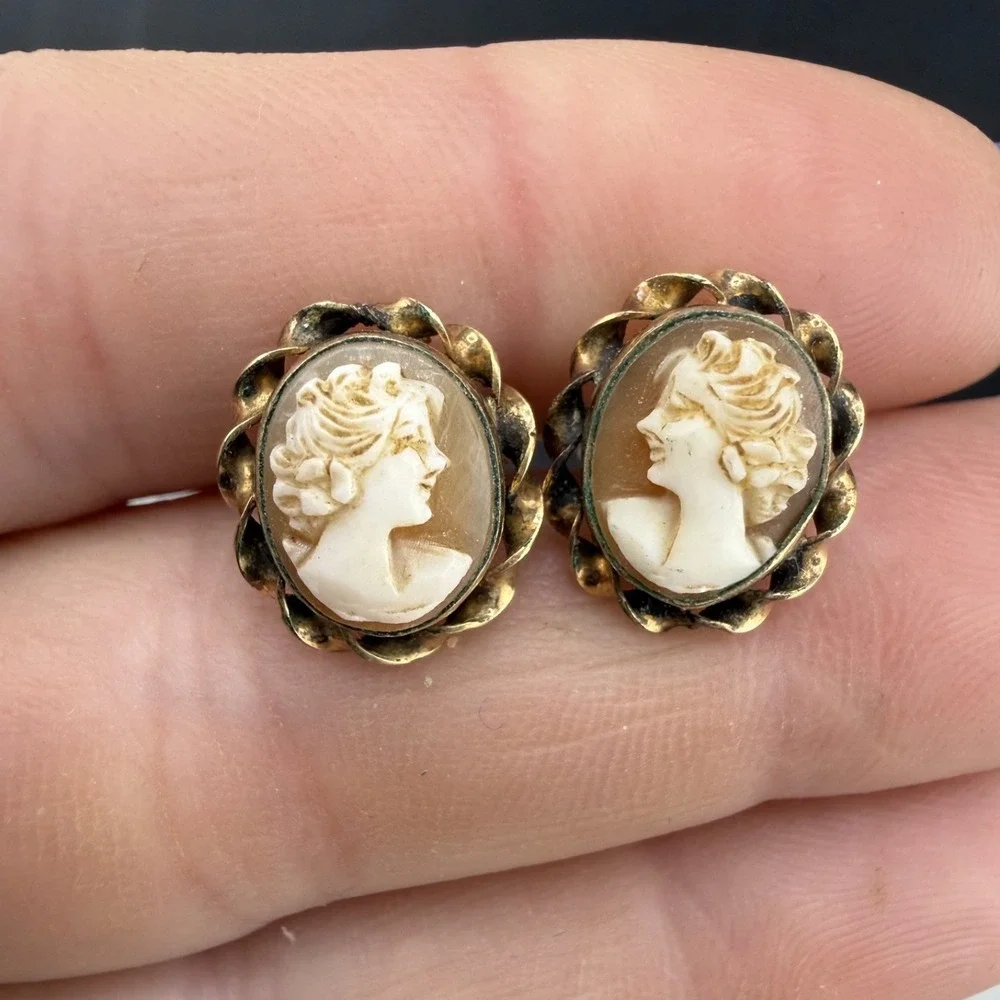 Vintage Cameo Pendant Earrings‎ Lot Screw Back Pierced Gold Tone